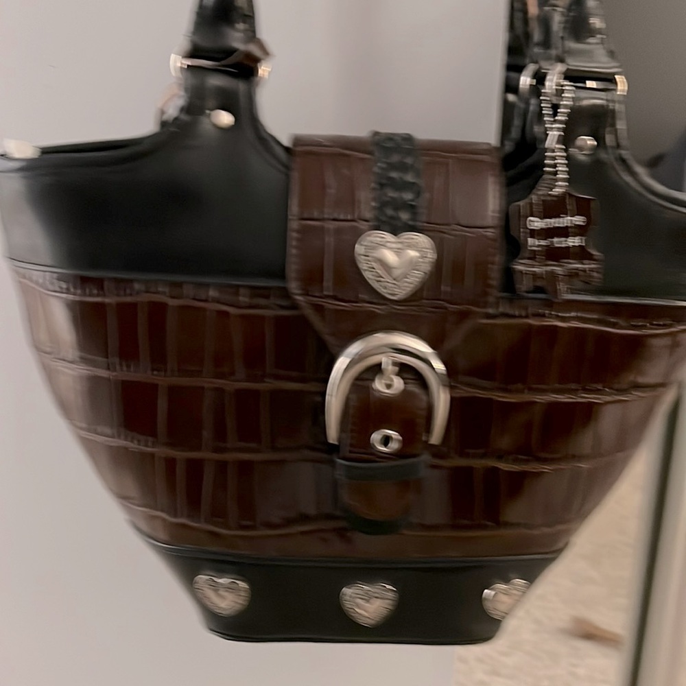 Handbag in brown/black with heart details. Magnetic closure. Brand new.